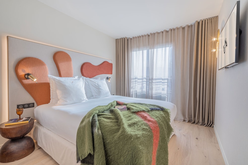 yuna porte maillot aparthotel