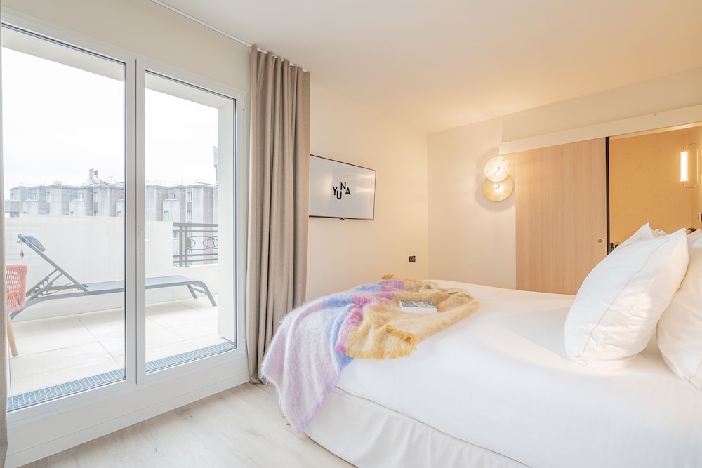 yuna porte maillot aparthotel