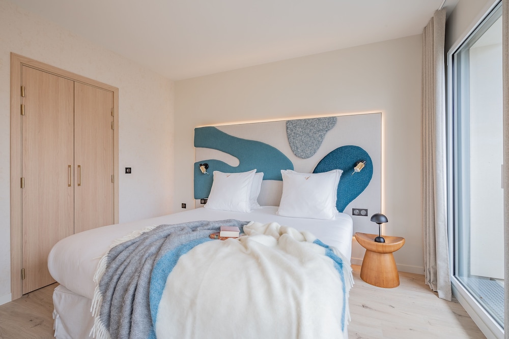 yuna porte maillot aparthotel