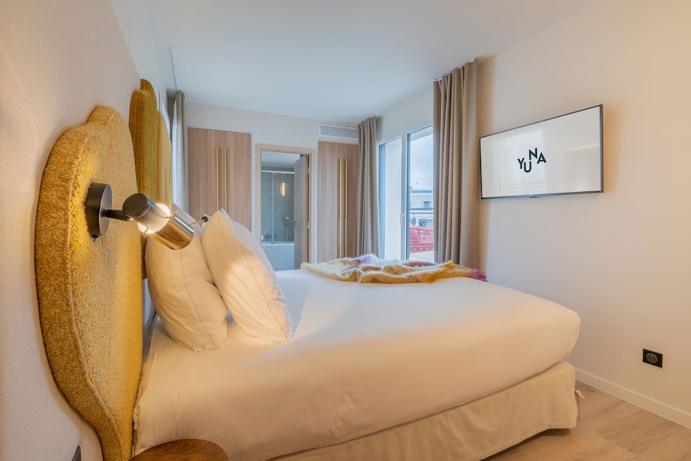 yuna porte maillot aparthotel