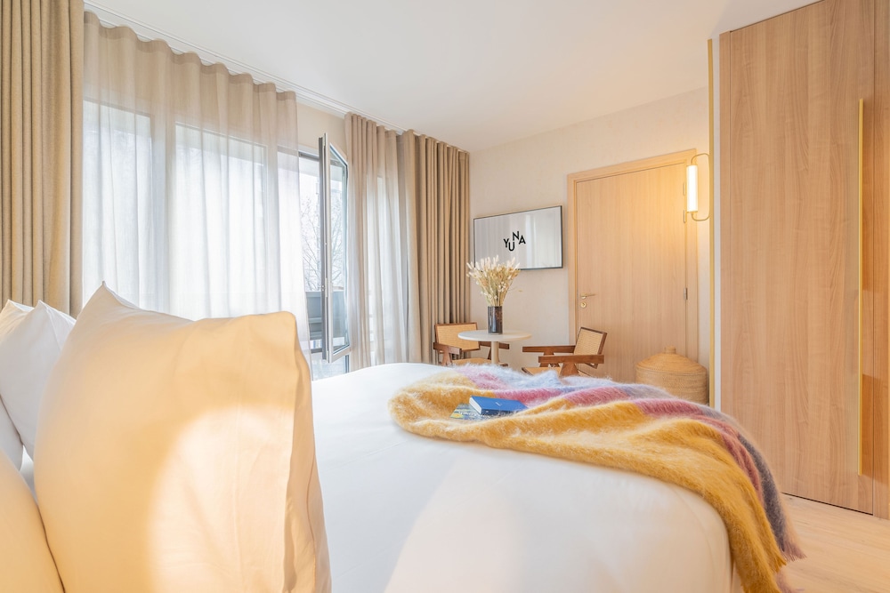 yuna porte maillot aparthotel