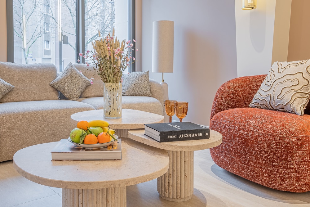 yuna porte maillot aparthotel