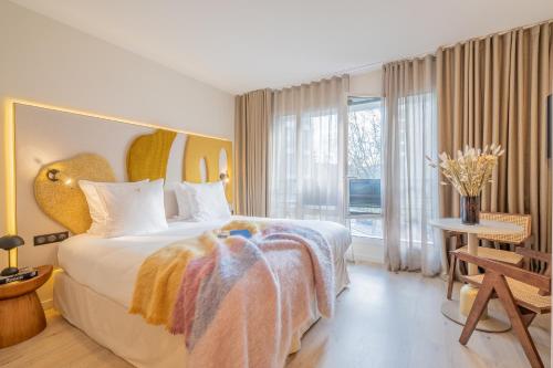yuna porte maillot aparthotel