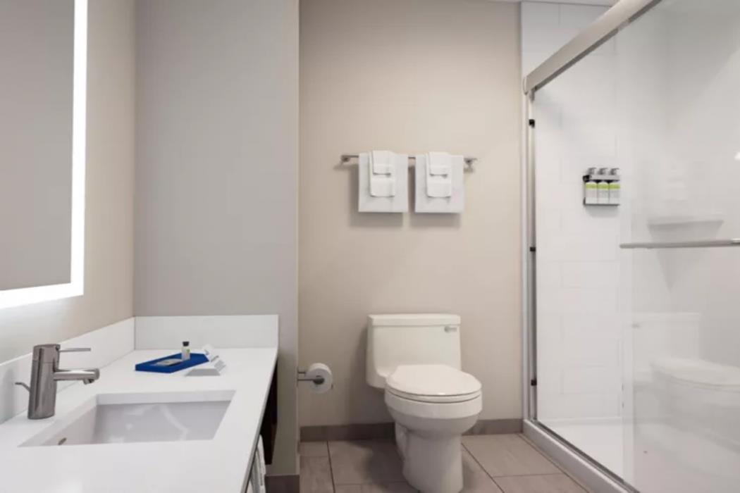 holiday inn express and suites dayton highway 90
