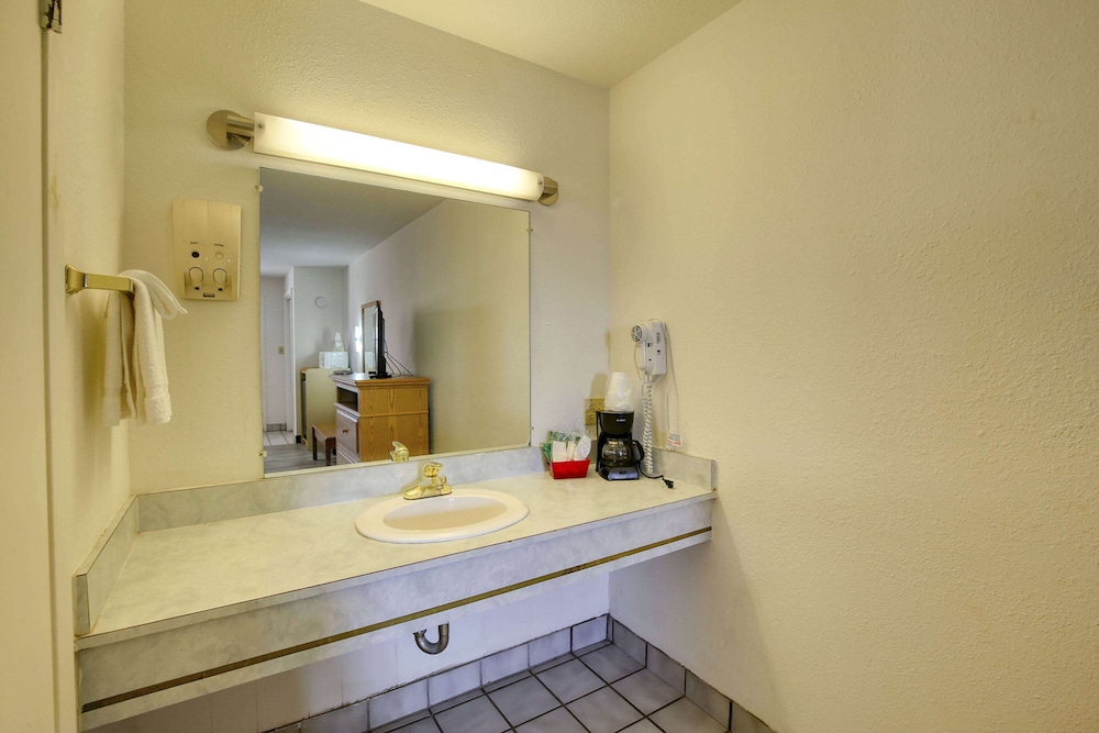 super 8 by wyndham newcastle