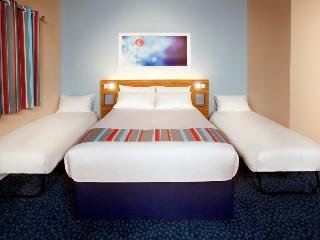 travelodge glossop