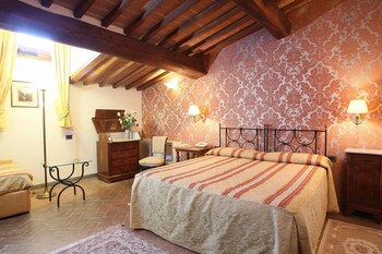 Palazzo Squarcialupi,Monteriggioni>>Castellina In Chianti,4 star