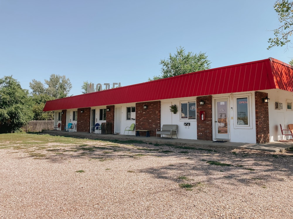 the redwood motel