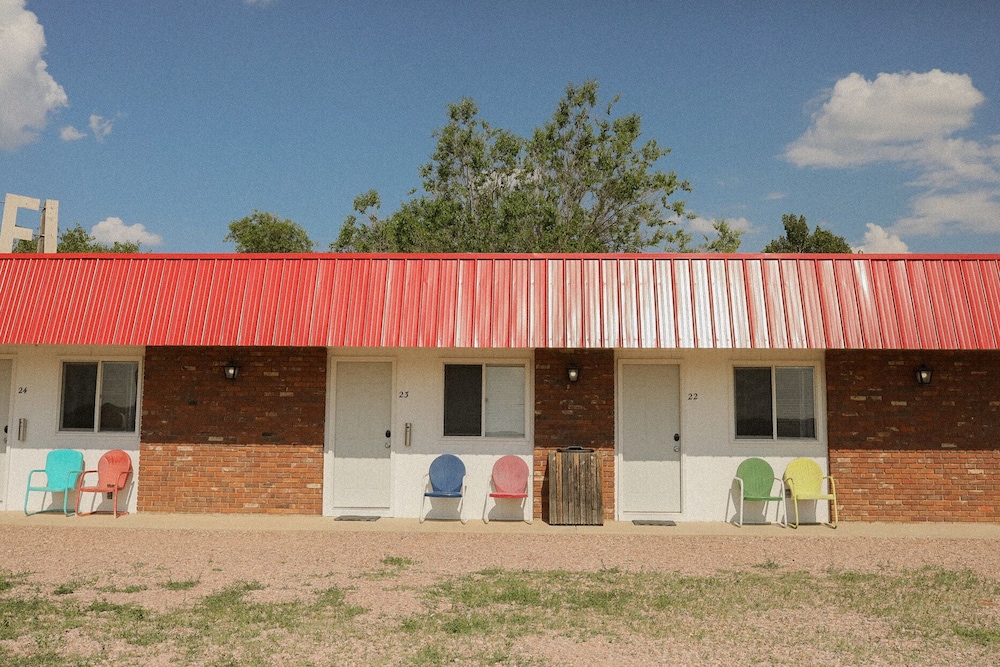 the redwood motel