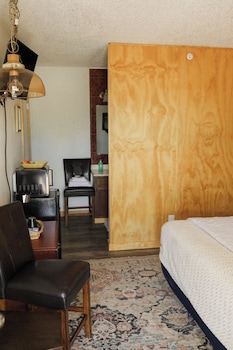 the redwood motel