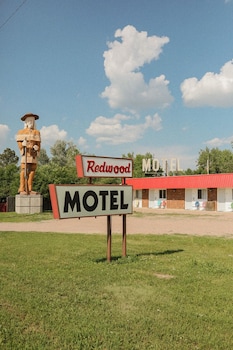 The Redwood Motel,,2 star