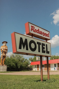 the redwood motel