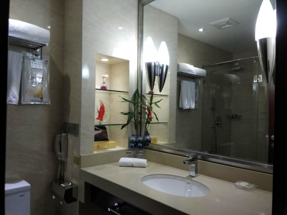 Delightel Hotel West,288 Huateng Road (Huateng Gonglu),4 star
