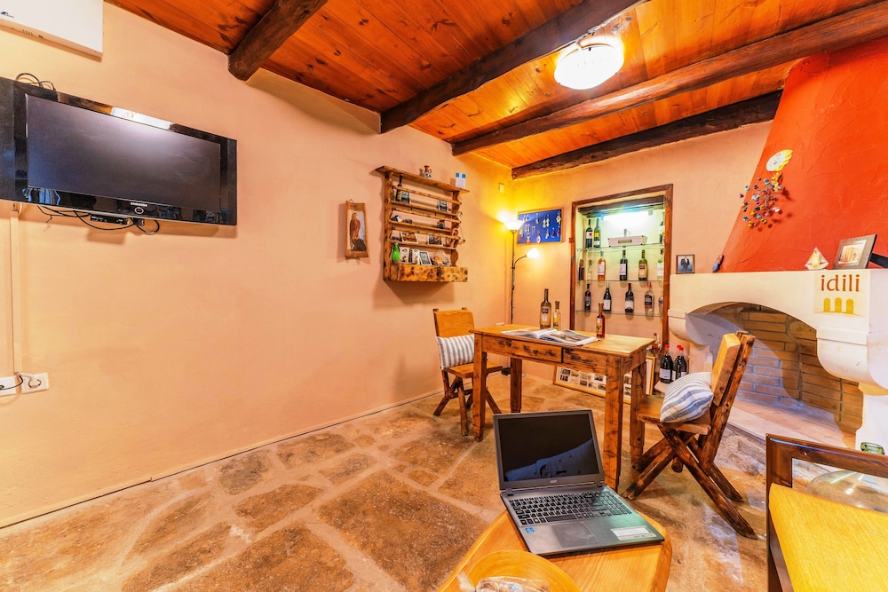 idili traditional house