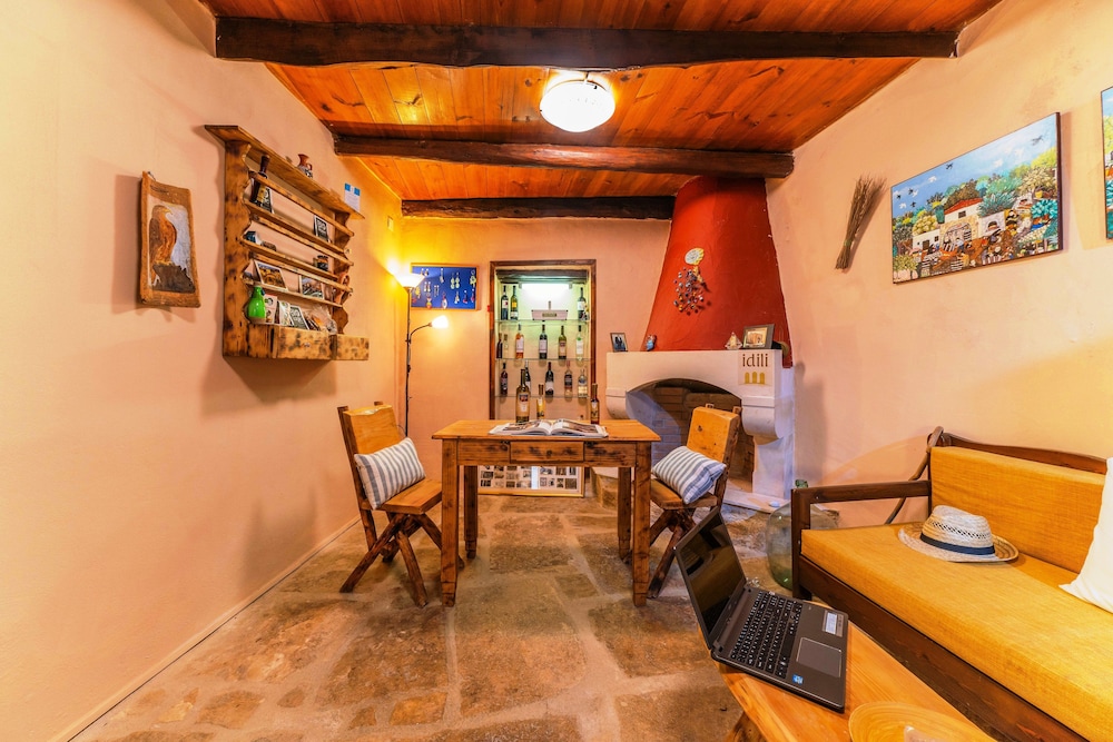 idili traditional house