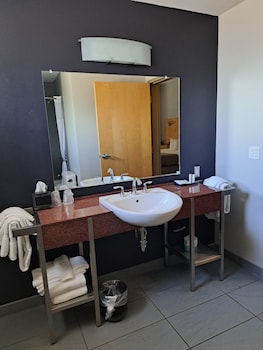 spark by hilton artesia