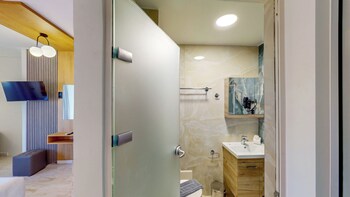 chrispy beach resort