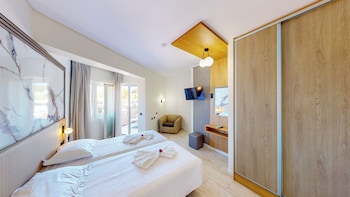 chrispy beach resort