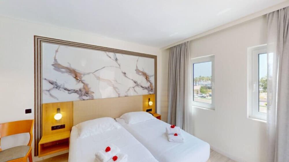 chrispy beach resort