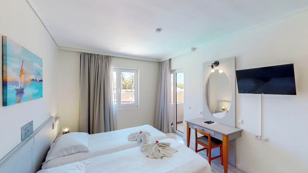 chrispy beach resort