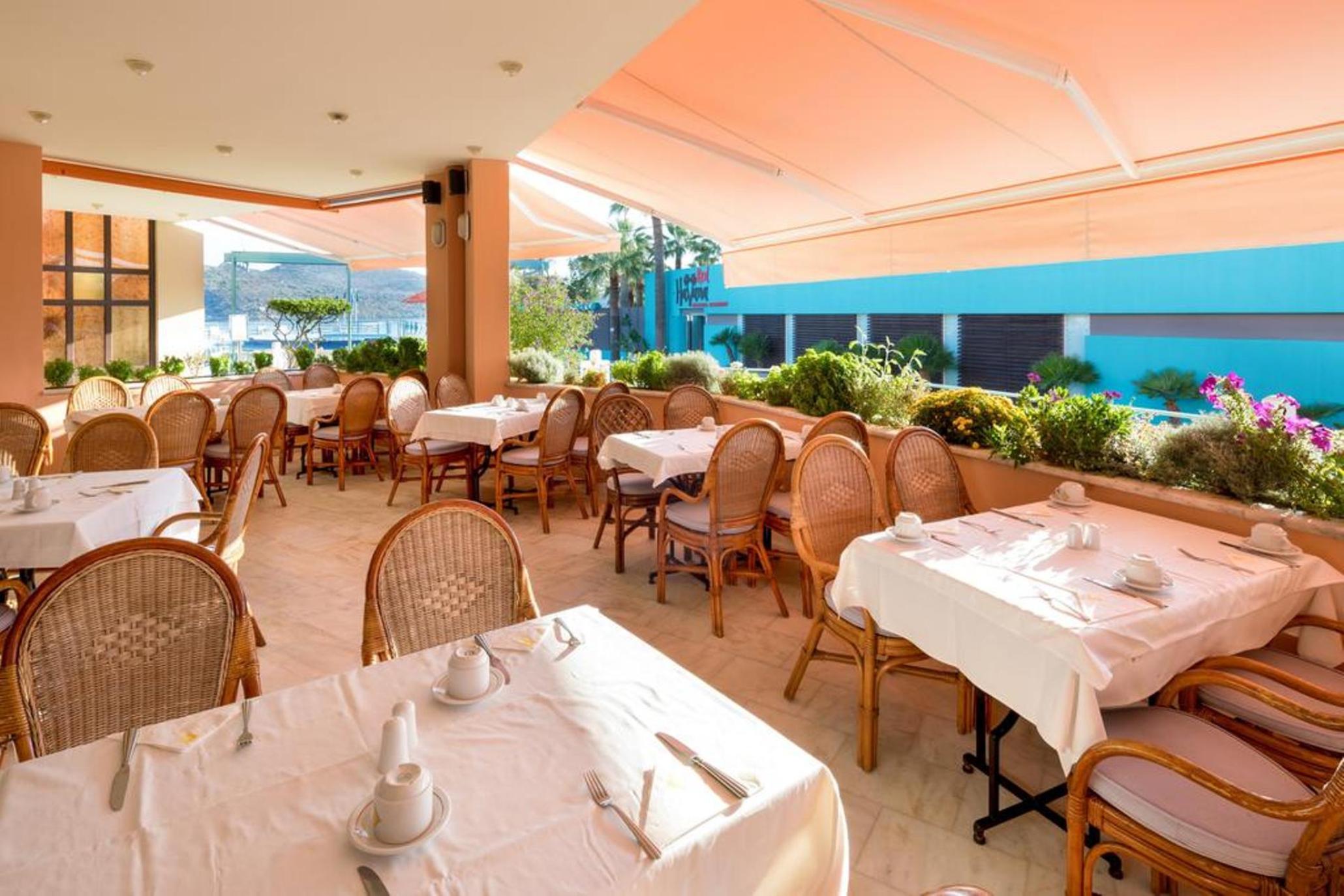 chrispy beach resort