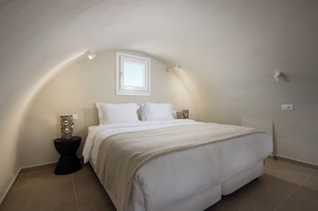 the noverian bios santorini vegan boutique hotel