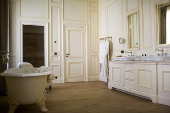 Domaine Des Etangs, Auberge Resorts Collection,La Séguinie>>Massignac,5 star