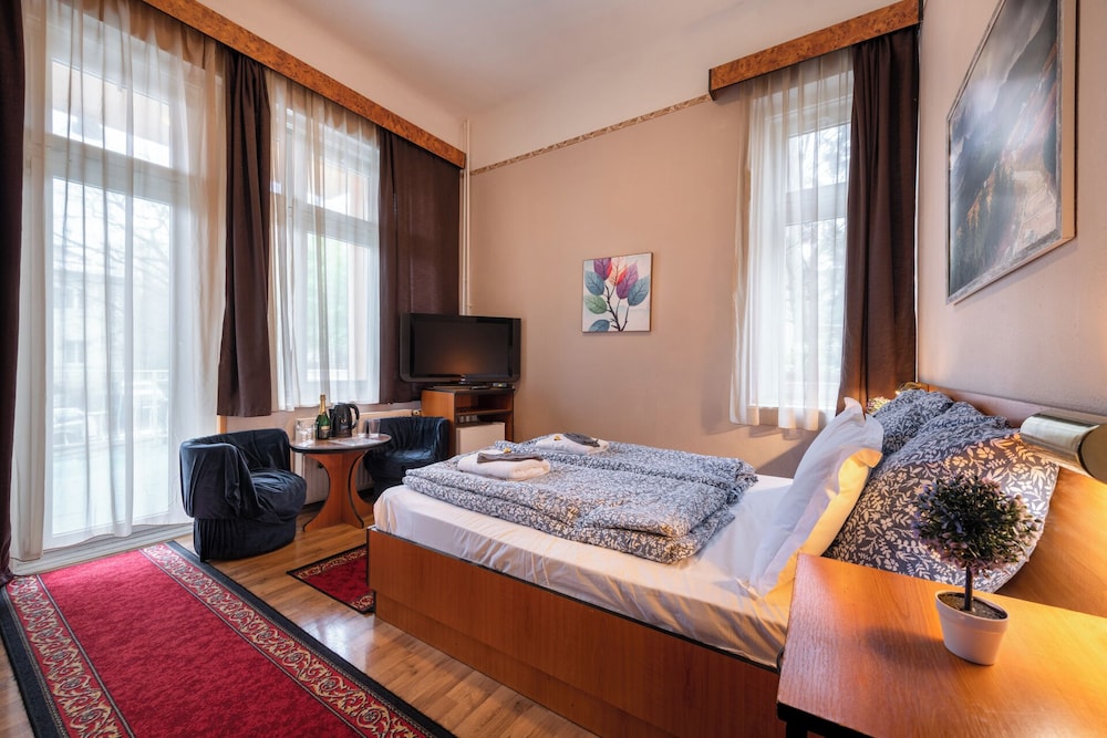 kristal hotel