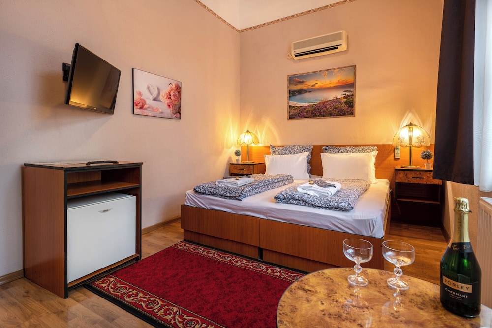 kristal hotel