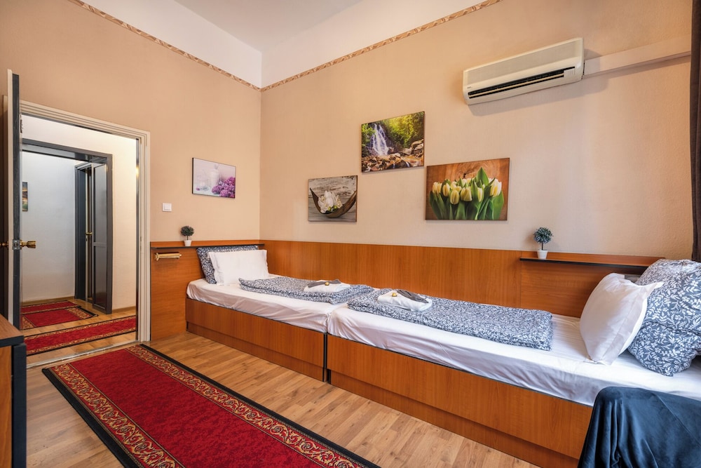 kristal hotel