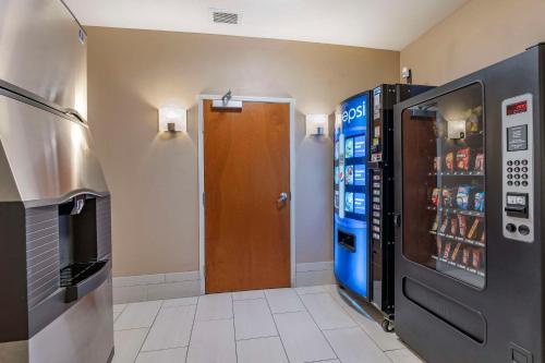 comfort inn hebron lowell area