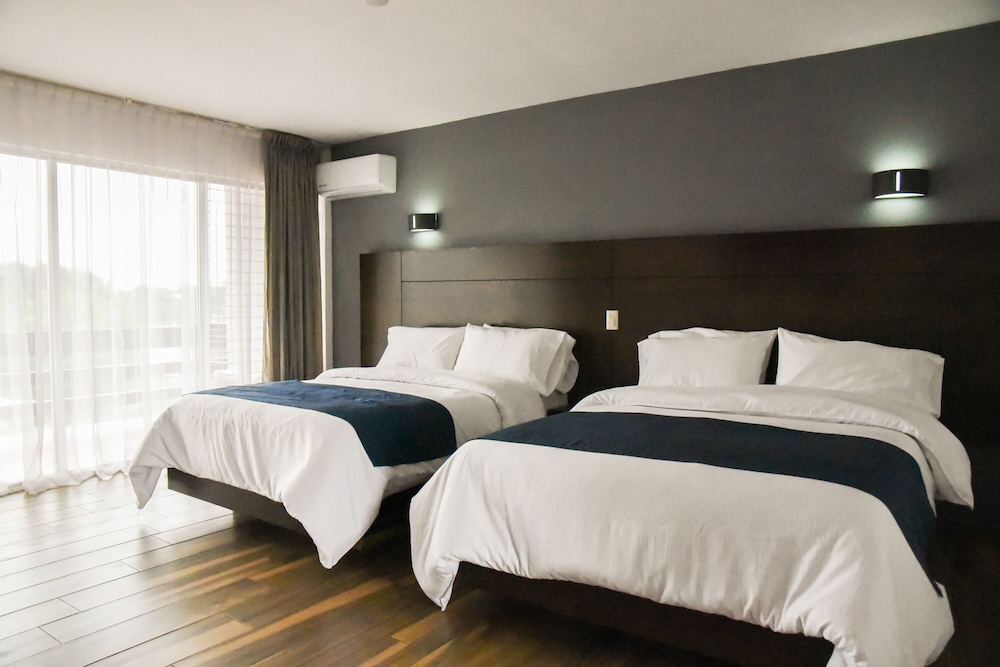 hotel expo plaza business and family guadalajara