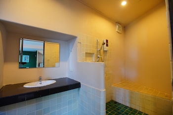 tanaosri resort and spa