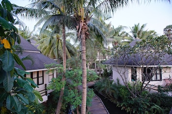 tanaosri resort and spa