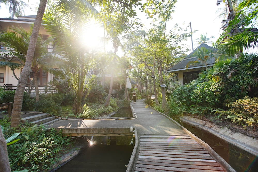 tanaosri resort and spa