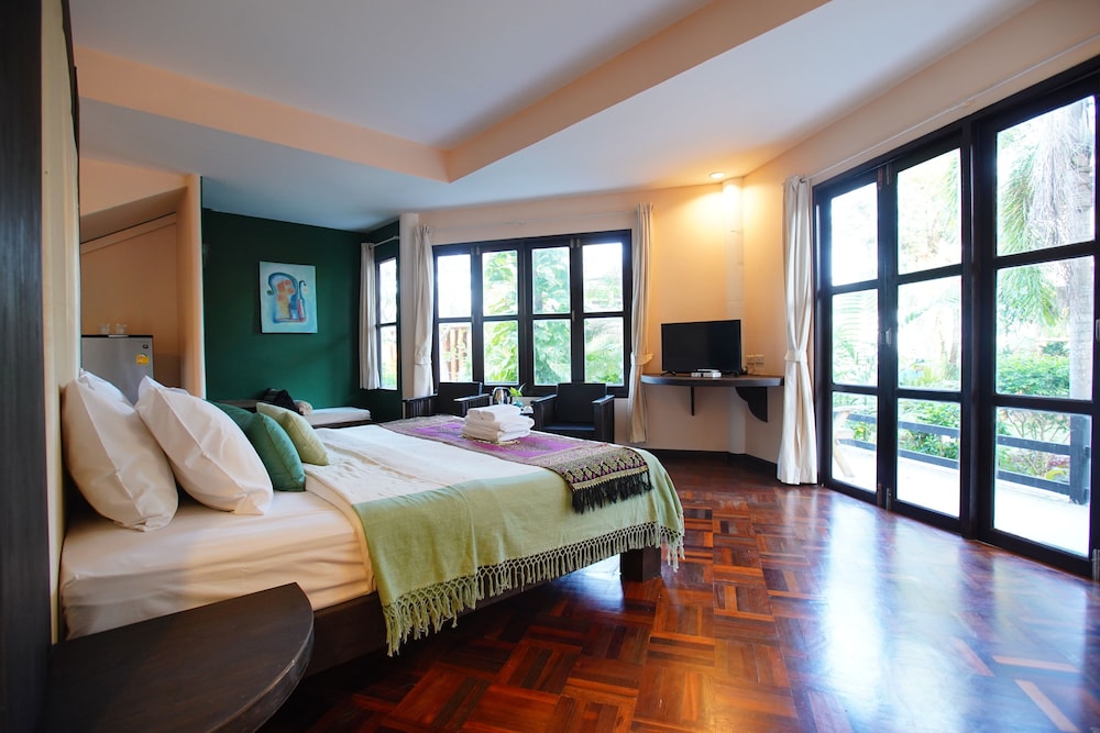 tanaosri resort and spa