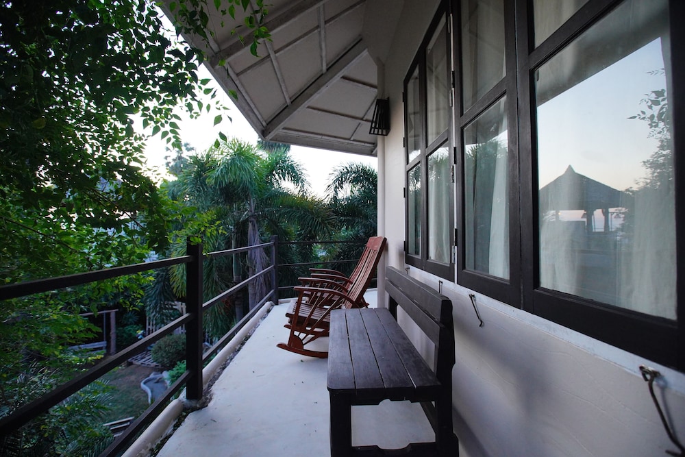 tanaosri resort and spa