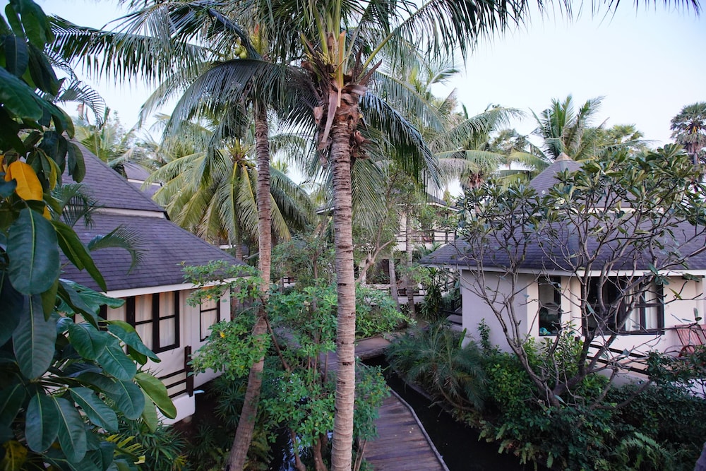 tanaosri resort and spa