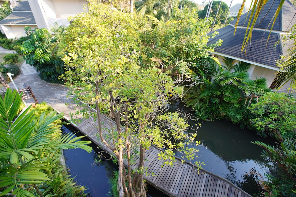 tanaosri resort and spa