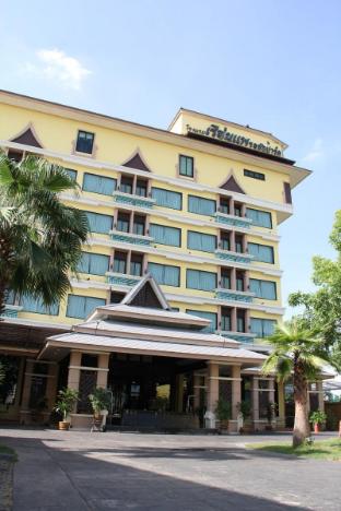 ruean phae royal park hotel