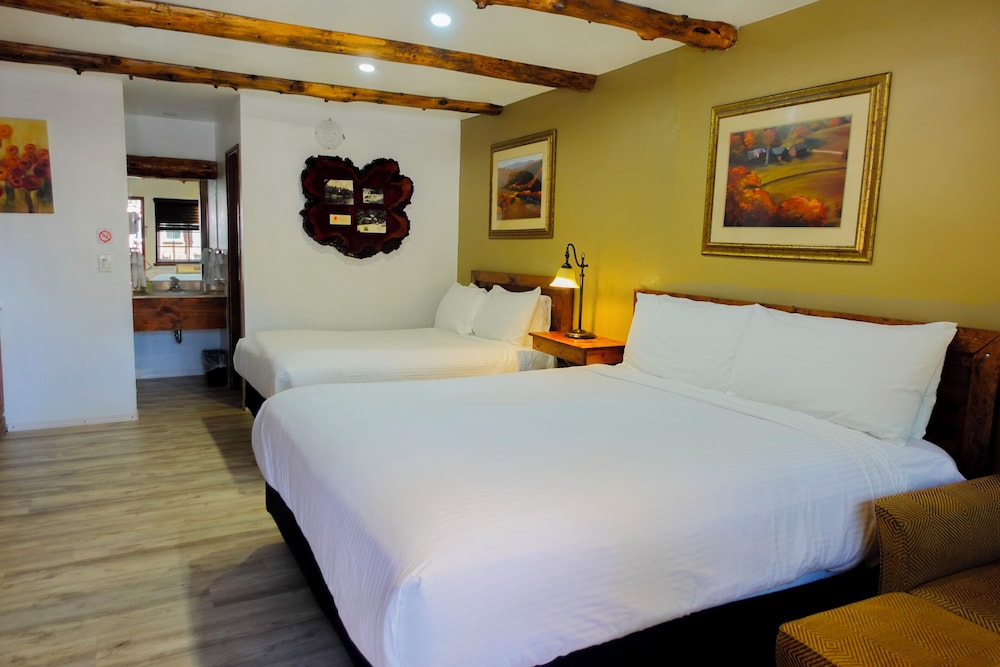 Sleepy Hollow Cabins And Hotel,Crestline>>Big Bear Lake,3 star