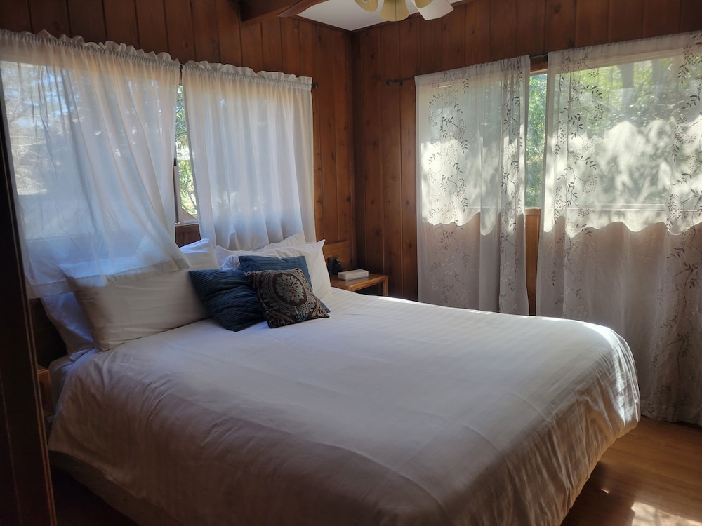 Sleepy Hollow Cabins And Hotel,Crestline>>Big Bear Lake,3 star