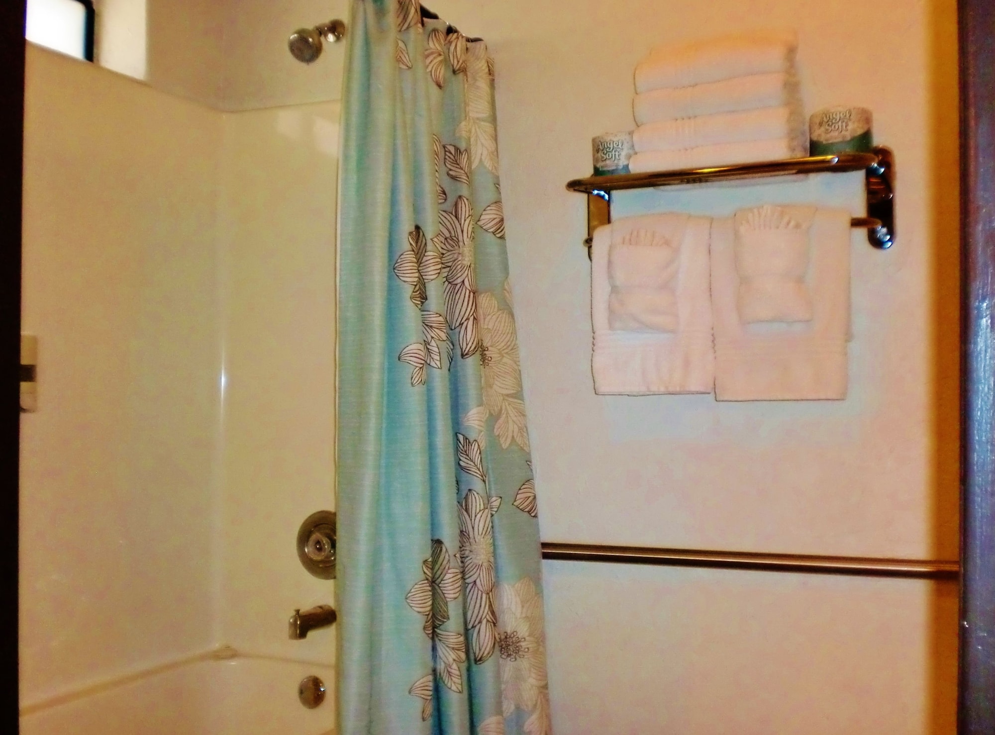The North Shore Inn,Crestline>>Big Bear Lake,3 star