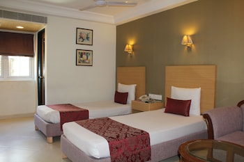 the lotus apartment hotels burkit road