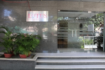 the lotus apartment hotels burkit road