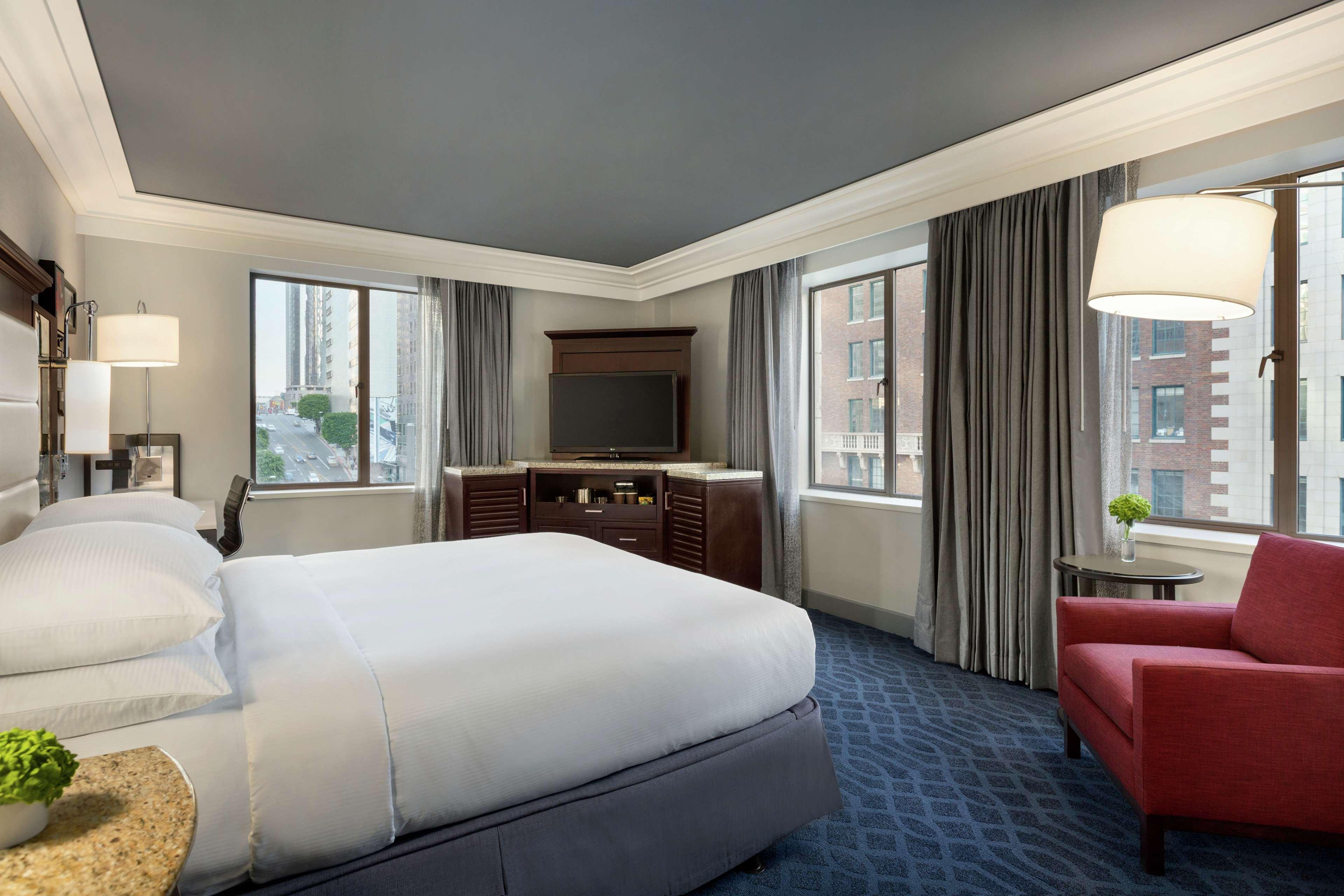 hilton checkers los angeles