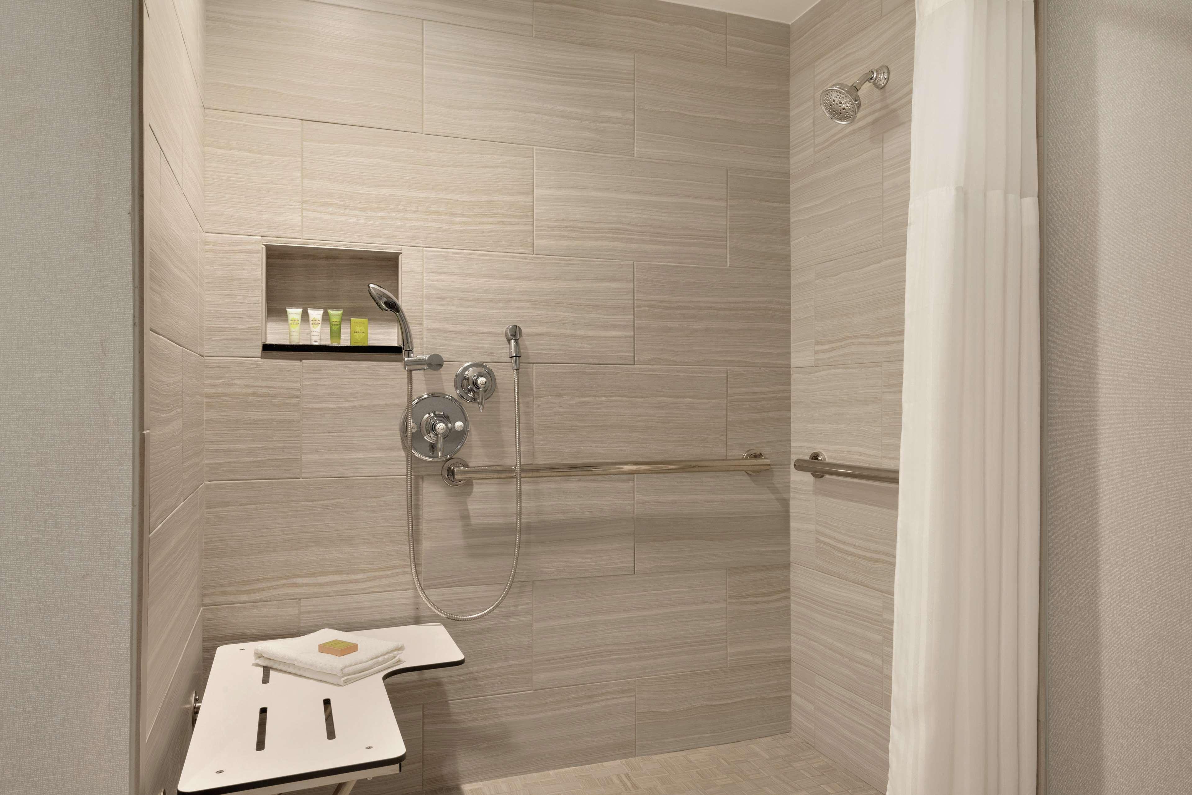 hilton checkers los angeles