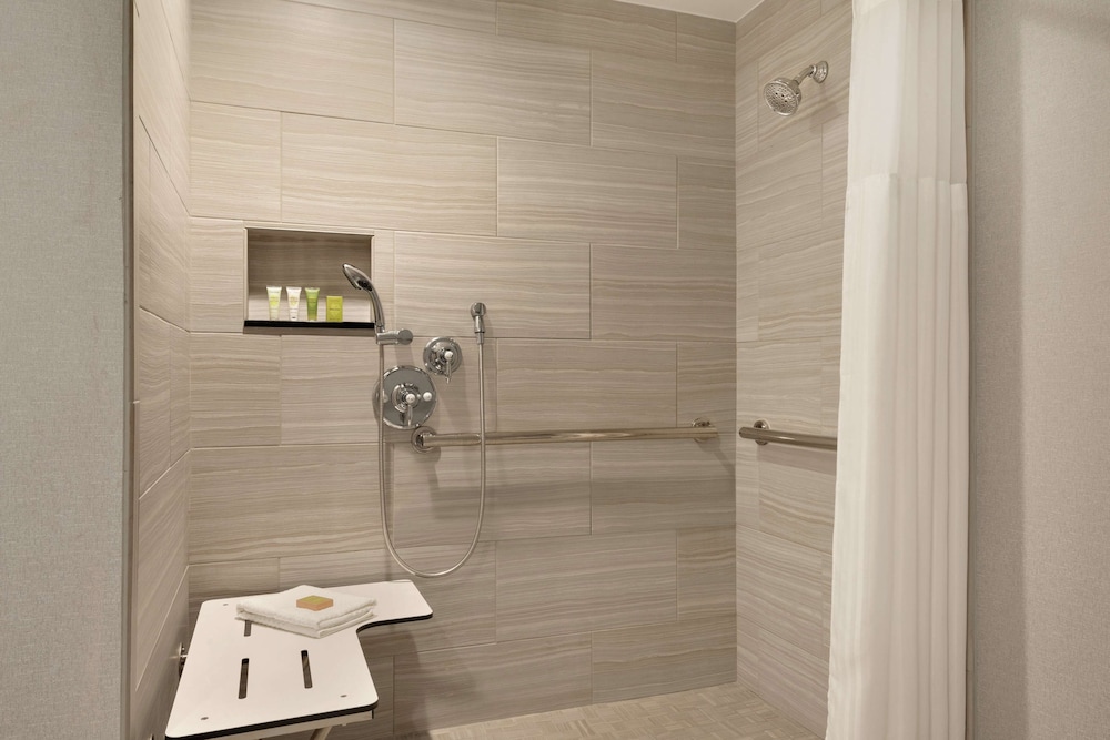hilton checkers los angeles