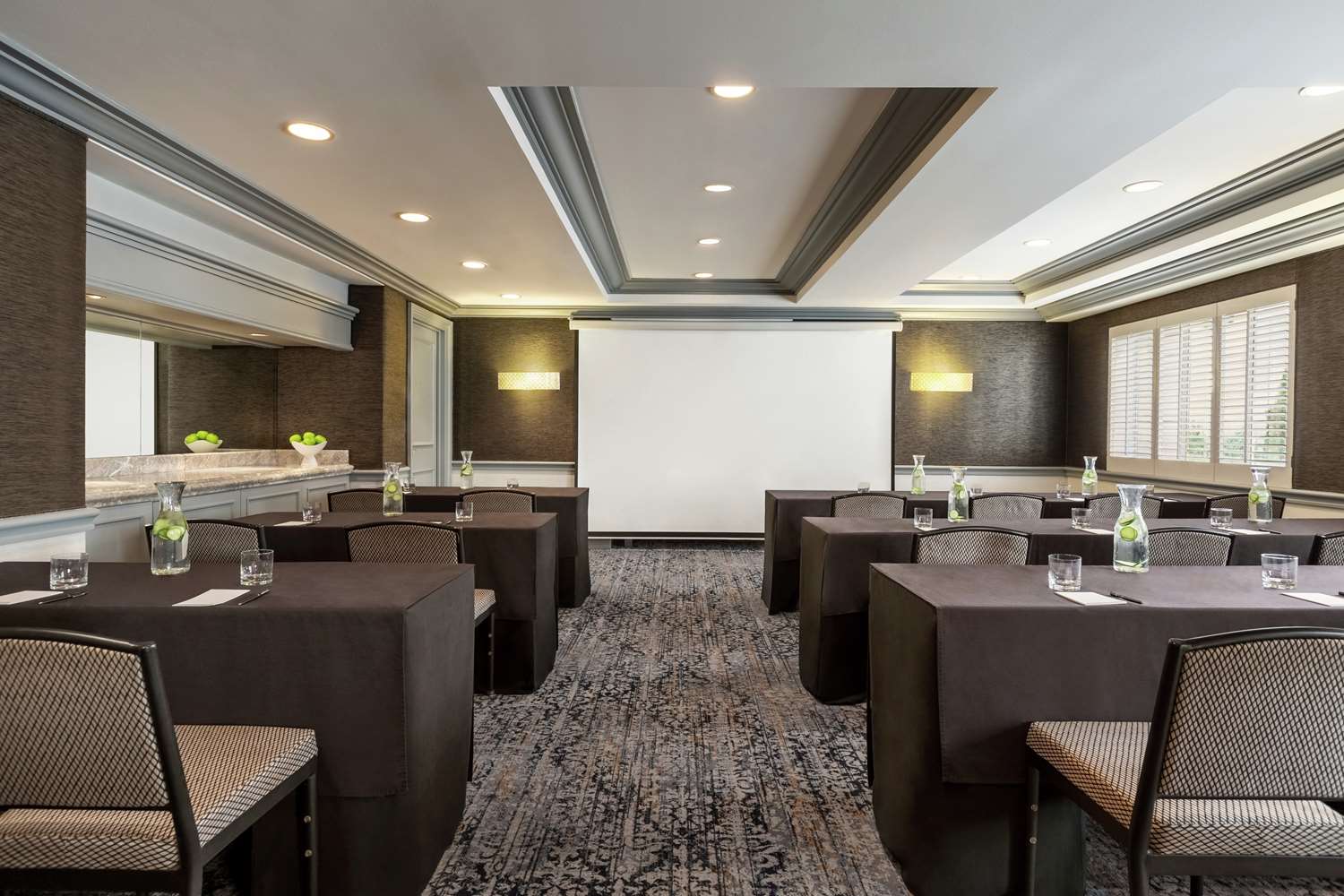 hilton checkers los angeles