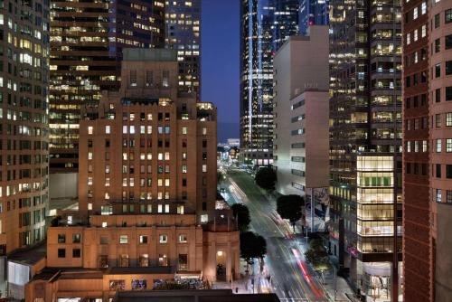 hilton checkers los angeles